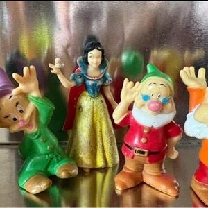 Snow White and Dwarfs  5 Figurine Set